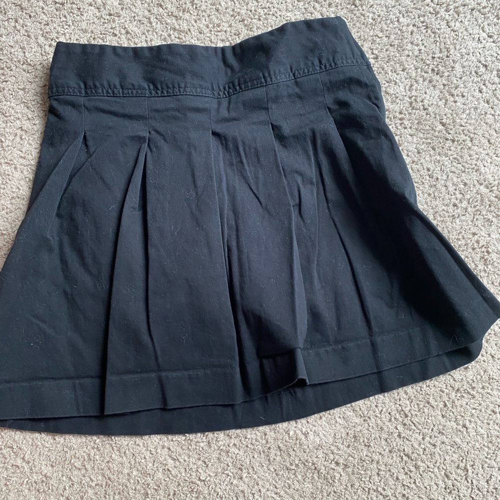 Girls uniform skirt, black, zipper closure.  Size 16